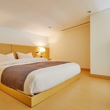 The Suites Hotel Naksan Янъян Экстерьер фото